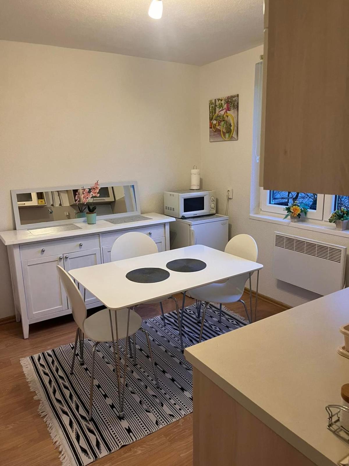 Lovely Apartment In Old Town 400M From City Center Sebilj SJJ Esterno foto